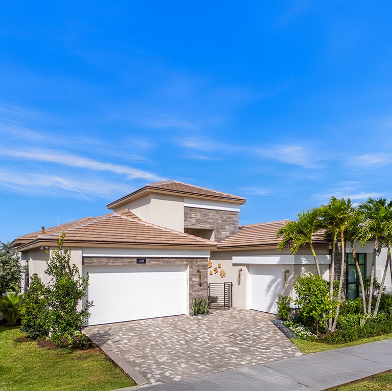 Kendall at Valencia Del Mar