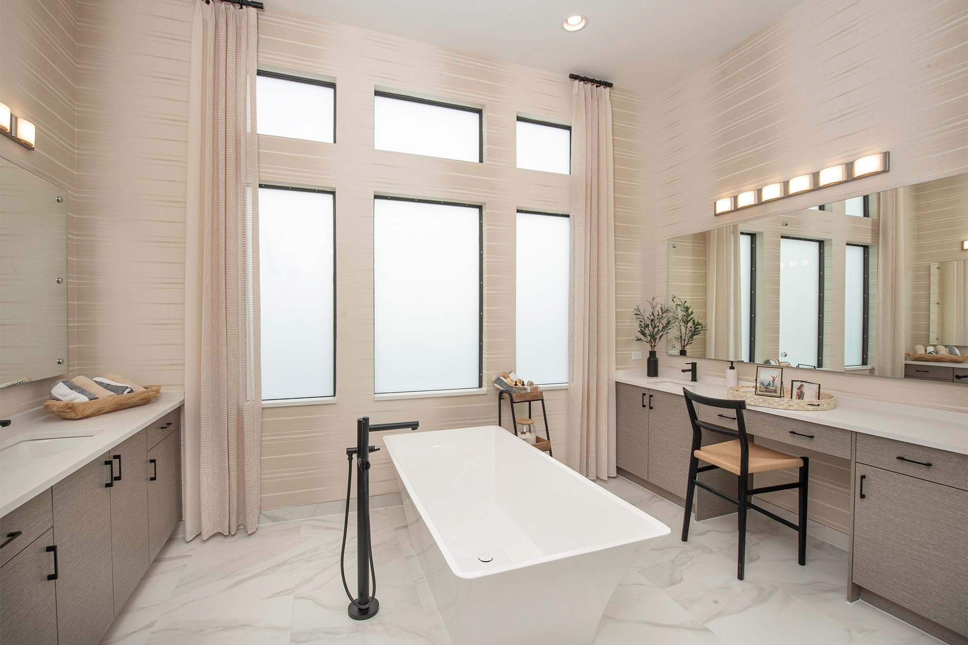 Santo Grand Master Bathroom