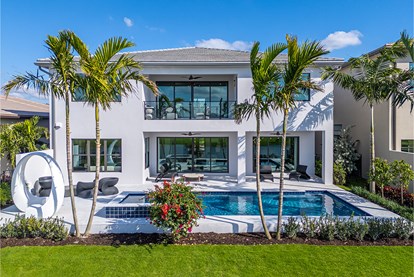EXPANSIVE OUTDOOR LIVING