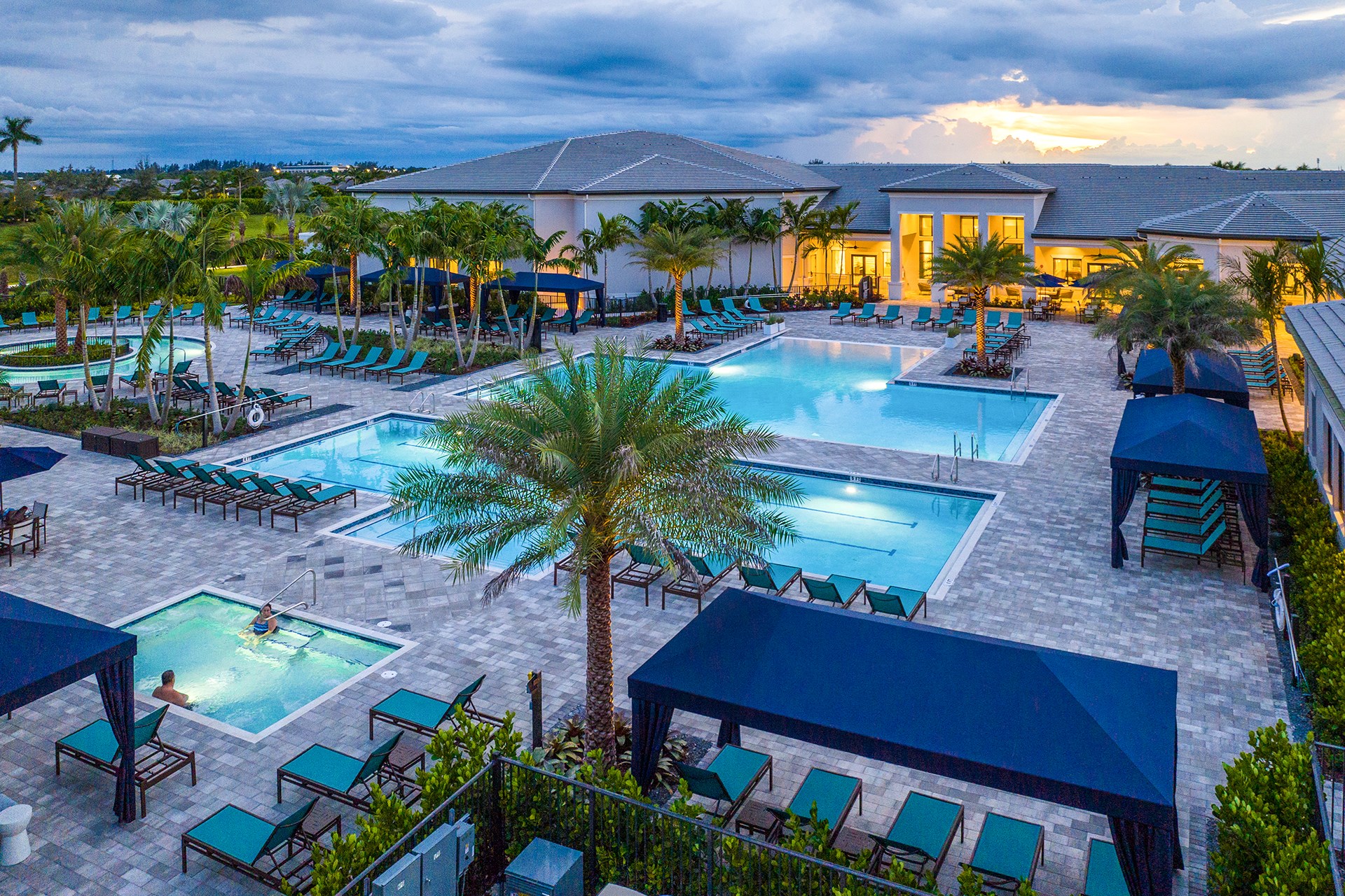 LIFESTYLE COMPLEX