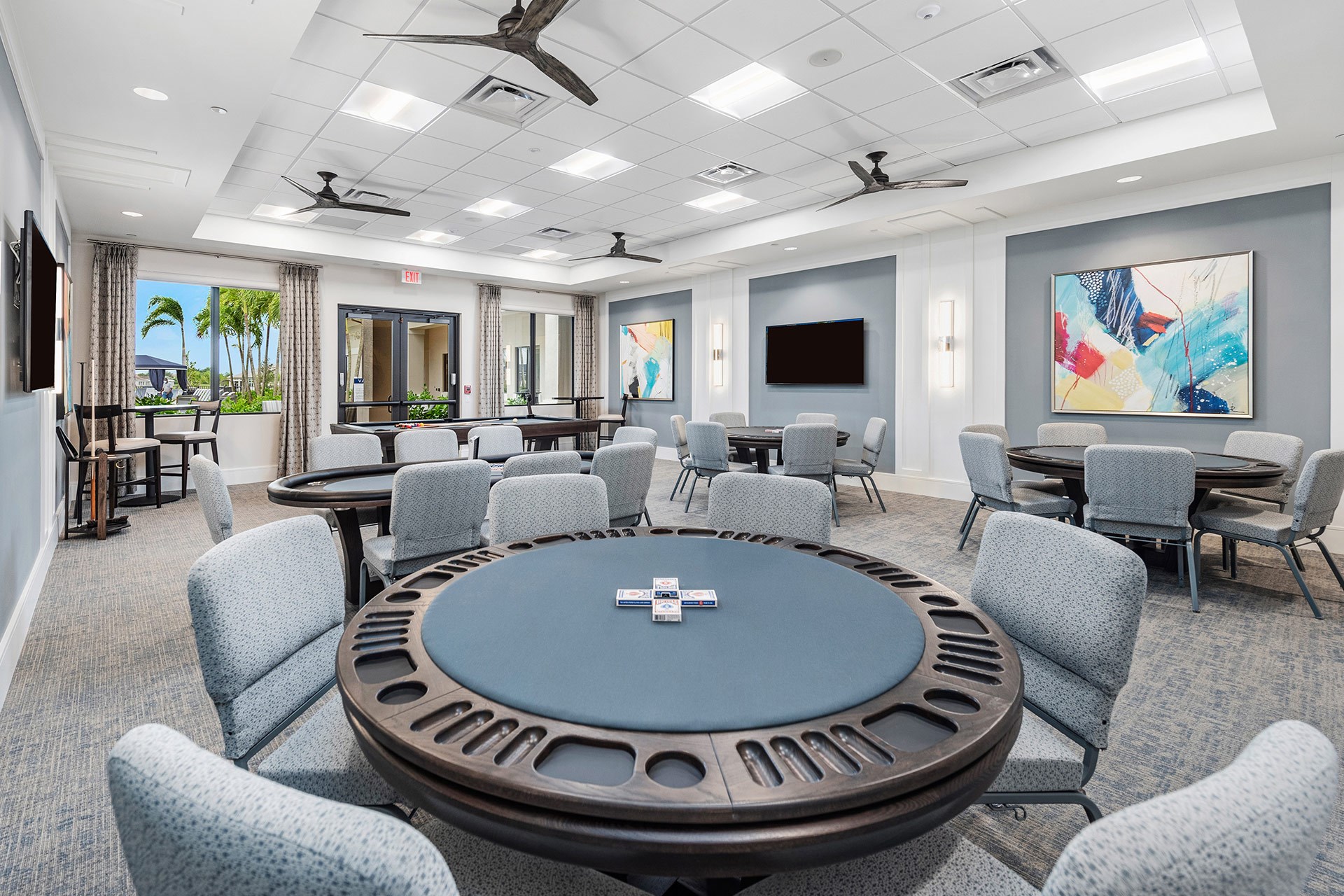 SPORTS LOUNGE