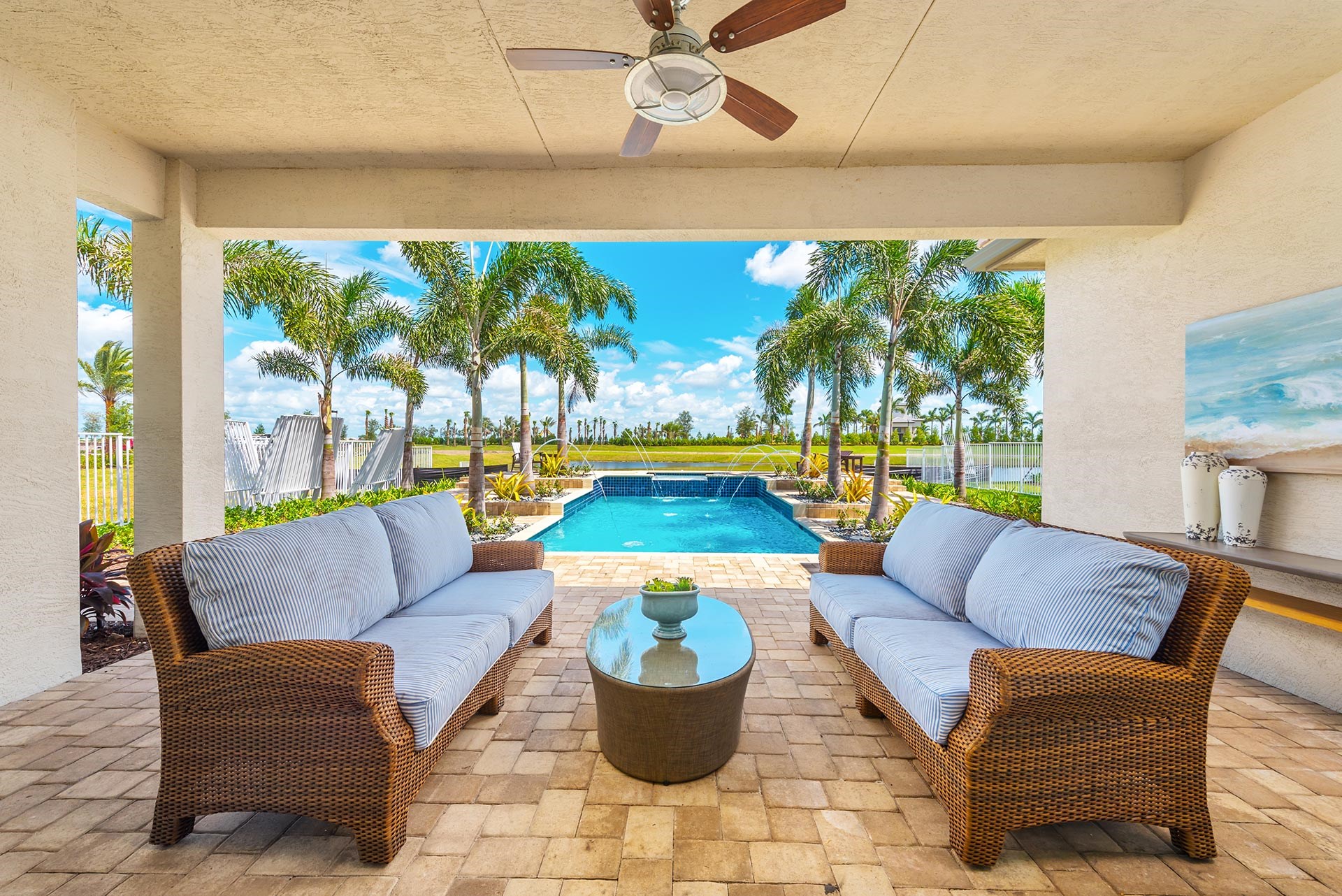 OUTDOOR LIVING
