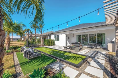 OUTDOOR LIVING