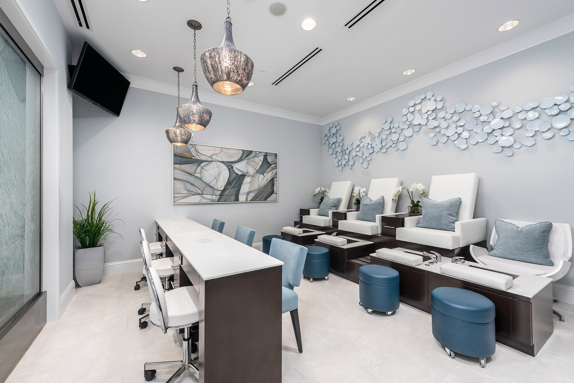 NAIL SALON