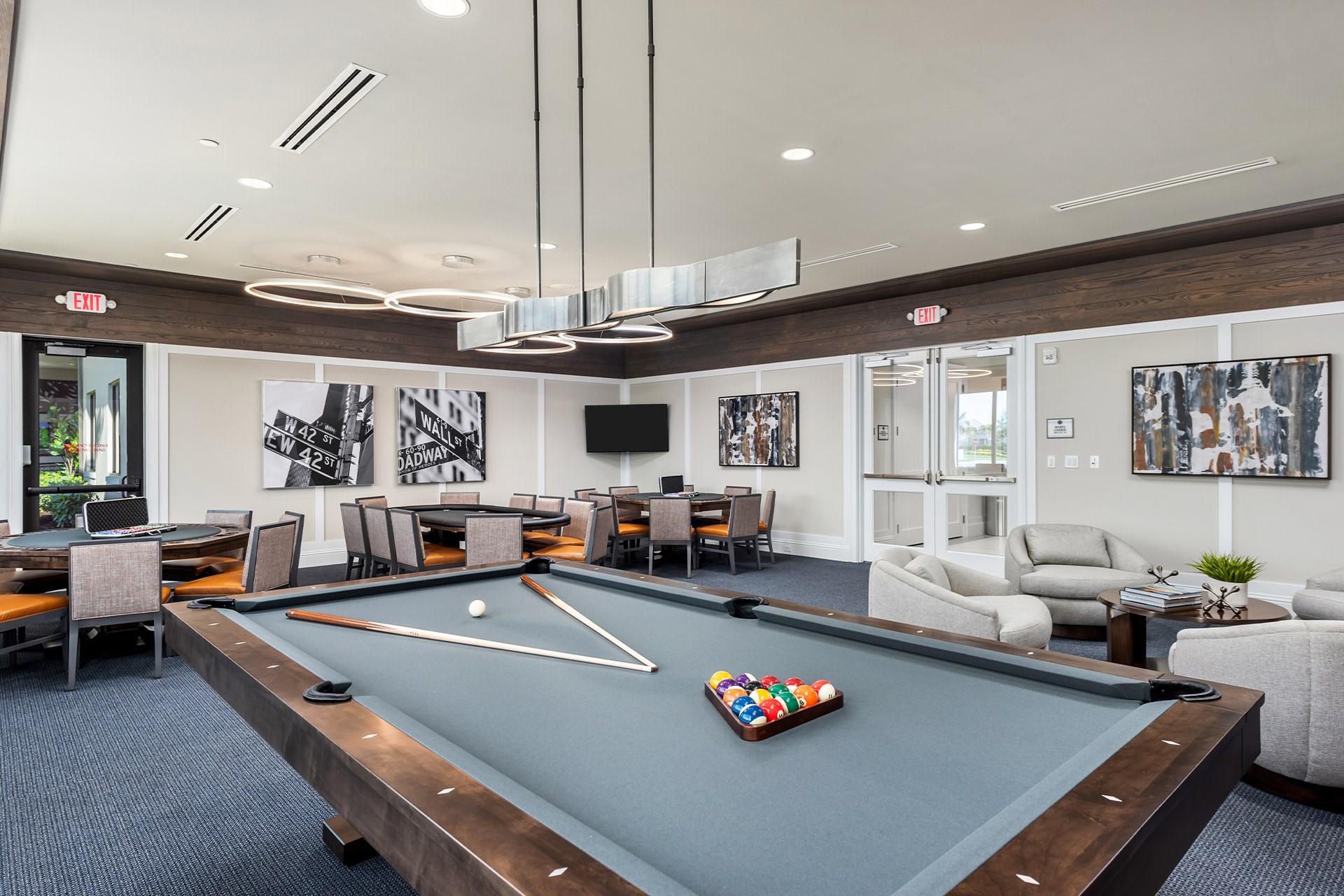 SPORTS LOUNGE